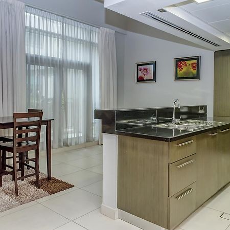 The Lofts By Deluxe Holiday Homes Дубай Екстериор снимка